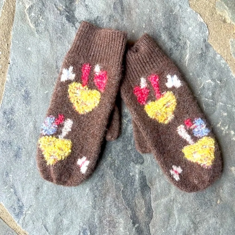 NEW 🌟 UO Emy Icon Mitten Mittens- Mushrooms